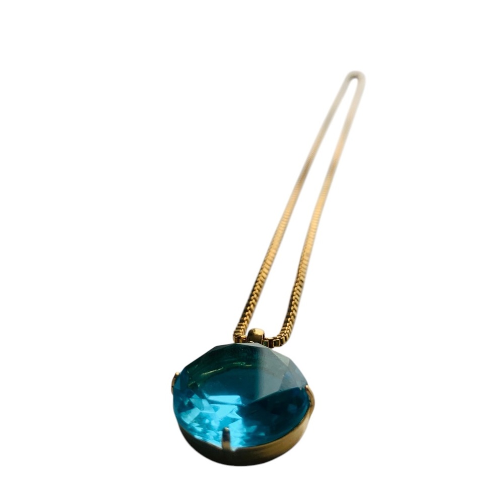 Elegant Gold and Blue Pendant Necklace